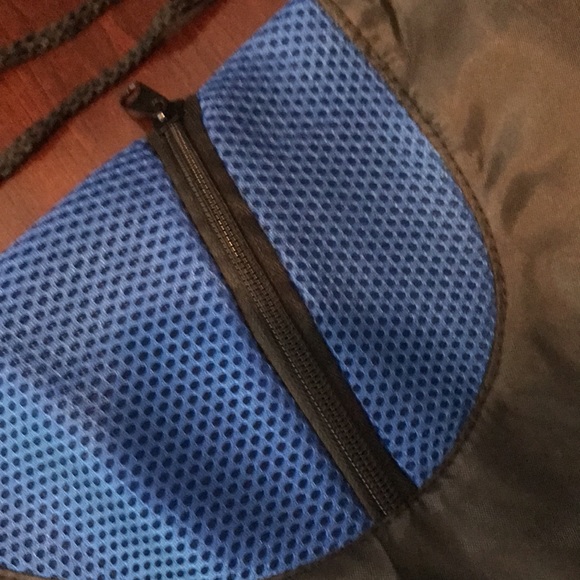 Set of 2 Disney Vacation Club light backpacks with two zipper pockets NWT - Picture 3 of 4